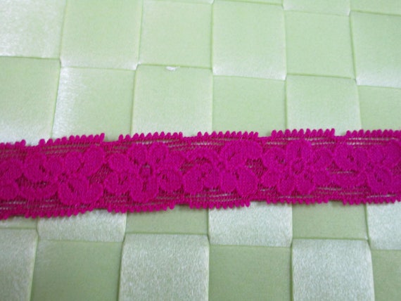 C’est une largeur en de 6 yards 3/4 C’est une largeur en de 6 yards 3/4
