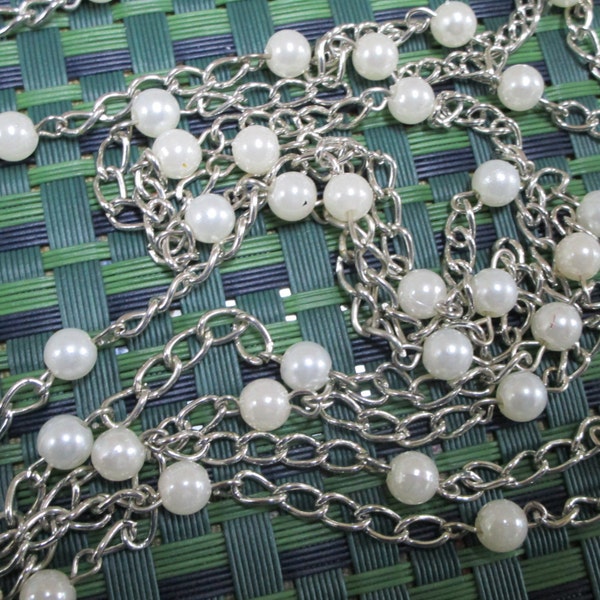 this is a 2 1/2 yards in  1/4" width with pearl bead silver tone chain for your fashion/wedding design decorative.