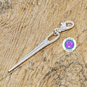 Needle charm, sewing needle clip-on charm, stitching needle charm, stitchmarker charm, Fast Shipping from USA