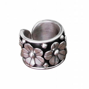 heavy silver contemporary ring Girly silver jewelry Mexican 925 silver Taxco artisan jewelry Modern thick Taxco flower decorated silver ring