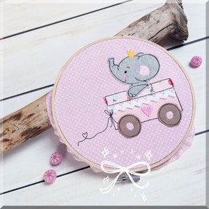 Embroidery file, embroidery motif, elephant, baby, with crown, little queen, doodle, 10x10 - 4x4 inches