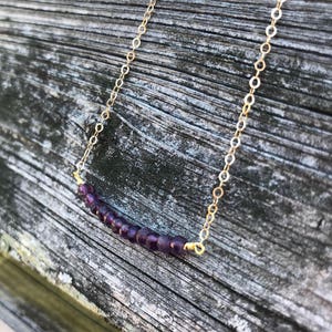 Amatistas facetadas en oro laminado o plata de ley / Collar con piedra de nacimiento de febrero / Collar con barra