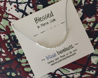 Collar 'Bendito' de código Morse con cuentas de plata de ley en cordón de seda - Personalice con su palabra/nombre favorito y color del cordón