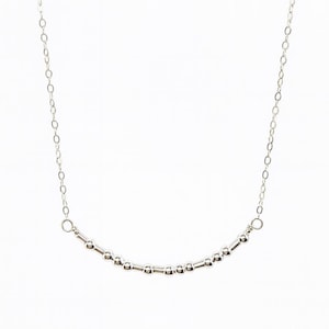 Collar de plata de ley con código Morse personalizado/palabra a elegir: personaliza con diferentes palabras o nombres. Collar con barra.