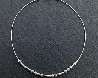 Collana magnetica personalizzata con perline di strass e croce di