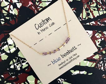 Collar con código Morse personalizado / Amatistas facetadas en plata de ley o chapado en oro / Collar con barra de piedra de nacimiento de febrero / Su elección de palabra