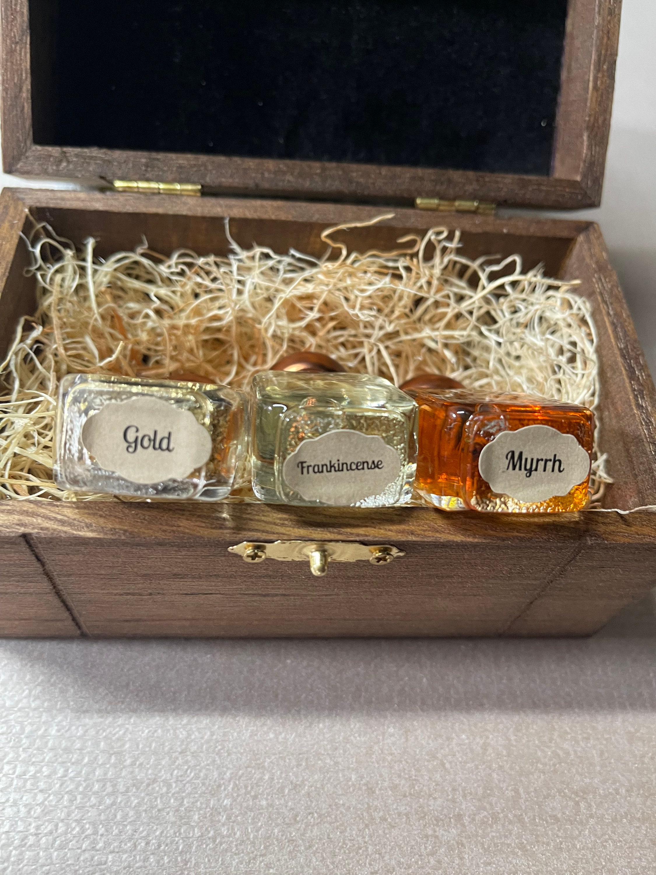 Frankincense & Myrrh Essential Oil Gift Set, A Stylish Gift of