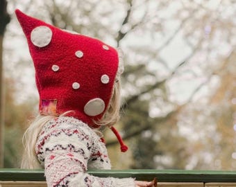 Czapka wróżki z grzybkiem, czerwona ciepła zimowa czapka z wełny krasnala podszyta polarem dla chłopca lub dziewczynki. Czapka wróżki dla malucha lub dorosłego. Czapka muchomor dla dzieci.