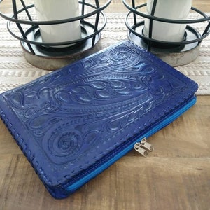 LEATHER Folder, Organizer. TRADITIONAL Design with Zipper. Handmade. Blue