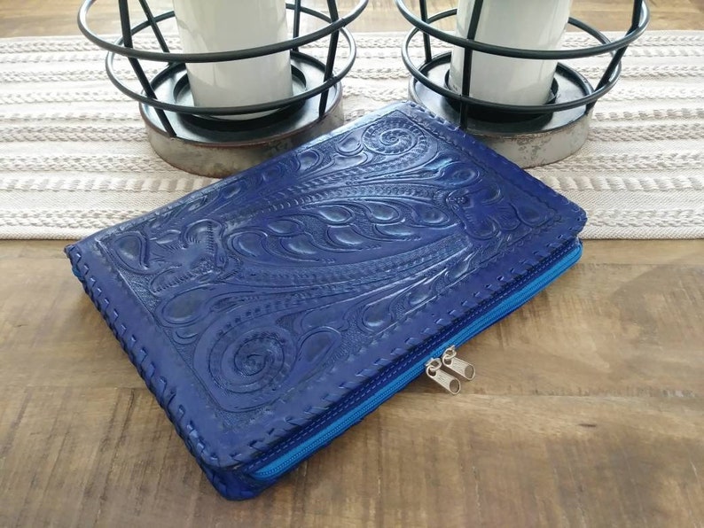 LEATHER Folder, Organizer. TRADITIONAL Design with Zipper. Handmade. Blue