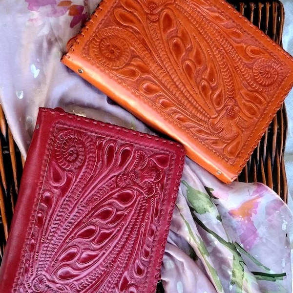 LEATHER Folder, Organizer. TRADITIONAL Design with Zipper. Handmade.