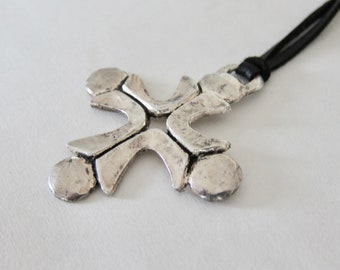 Jacky de G Paris vintage, large cross pendant hammered silver metal. Sign.