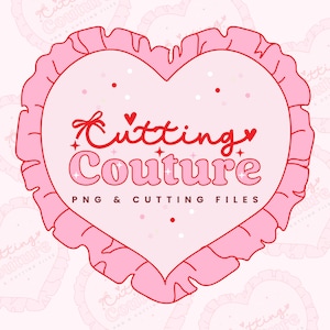 Puede incluir: Un logotipo en forma de coraz&oacute;n rosa con las palabras "Cutting Couture" en escritura roja, rodeado por un borde con volantes. El texto "PNG & CUTTING FILES" est&aacute; debajo. El fondo presenta un patr&oacute;n de corazones.