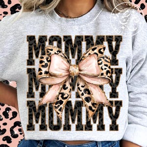 Mamá PNG, Mamá con Leopardo Brillante PNG, Mamá Coqueta PNG, Mamá Moderna PNG, Lazo de Leopardo PNG, Diseño de Sublimación para Mamá, Camiseta para Mamá PNG #54
