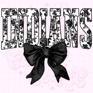 Może przedstawiać: Czarno-biały wzór kwiatowy z napisem "INDIANS" w pogrubionych białych literach. Czarna satynowa kokardka znajduje się na środku pod napisem.