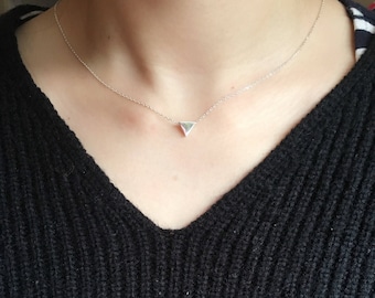 Dainty triangle charm necklace//925 silver //Minimalist//Simple//Dainty//Everyday