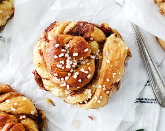 Festliches DIY BACK-Kit, Schwedische Kardamom-Brötchen, Traditionelle skandinavische Zimtschnecken, DIY Aktivitäts-Kit, Internationales Back-Kit