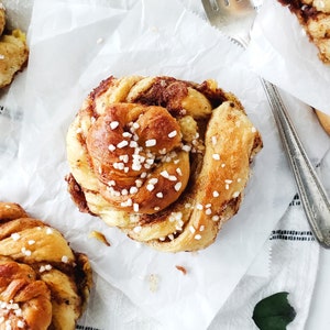 Swedish Cardamom Buns DIY Baking Kit: Scandinavian Cinnamon Rolls