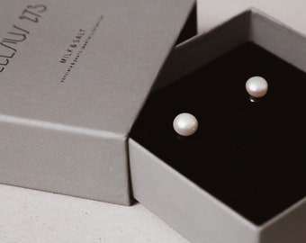 pearls earrings, mini pearls, classic pearls, silver and pearls, minimalist gift, freshwater pearls, white pearls