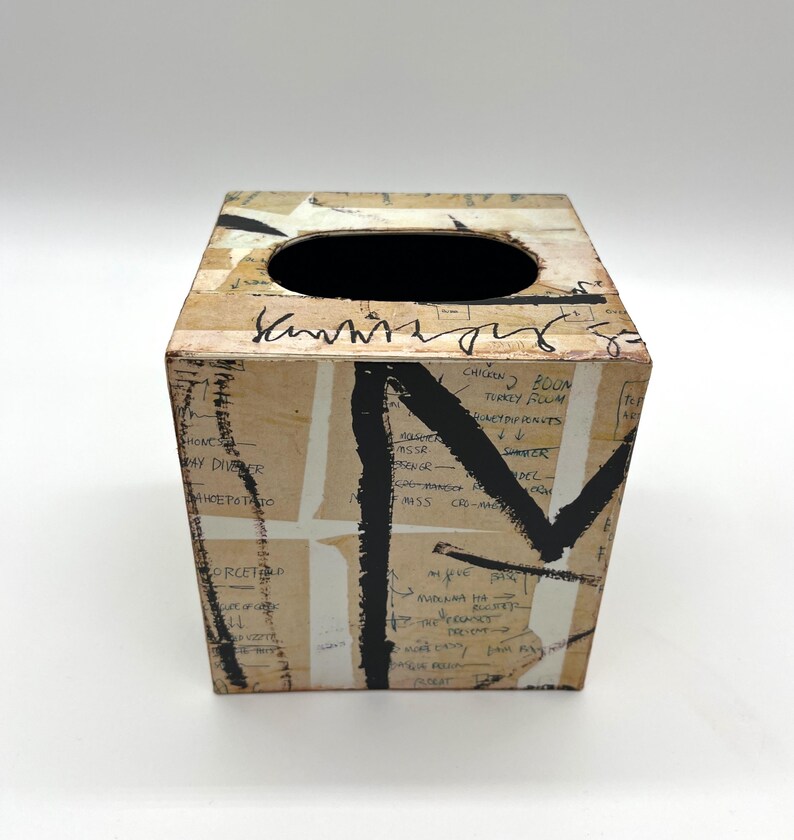 Upcycled Basquiat Tissue Holder |Handmade Neo-Expressionist Street Art Decor bild 2