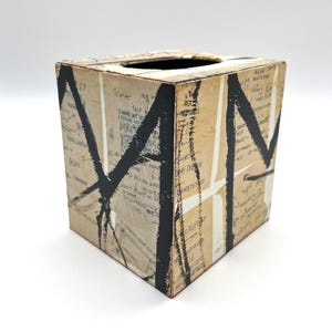 Upcycled Basquiat Tissue Holder |Handmade Neo-Expressionist Street Art Decor bild 5