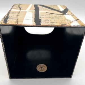 Upcycled Basquiat Tissue Holder |Handmade Neo-Expressionist Street Art Decor bild 7