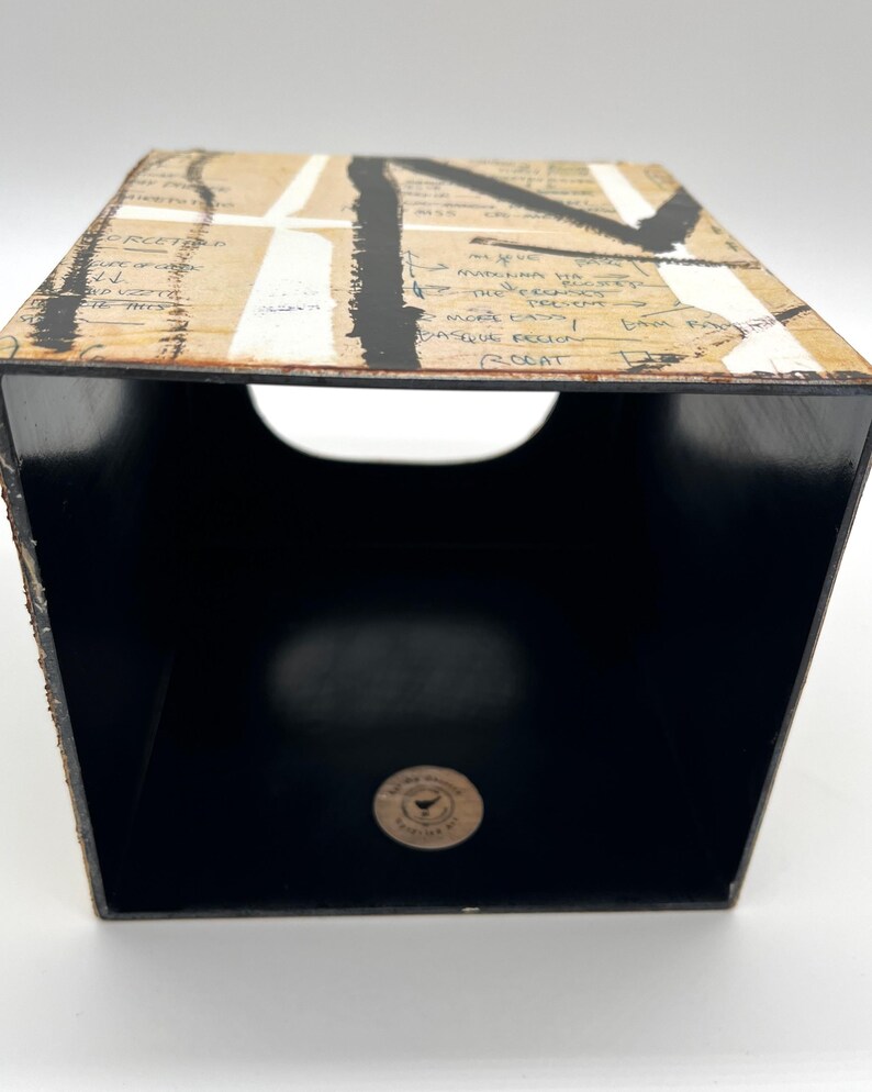 Upcycled Basquiat Tissue Holder |Handmade Neo-Expressionist Street Art Decor bild 7