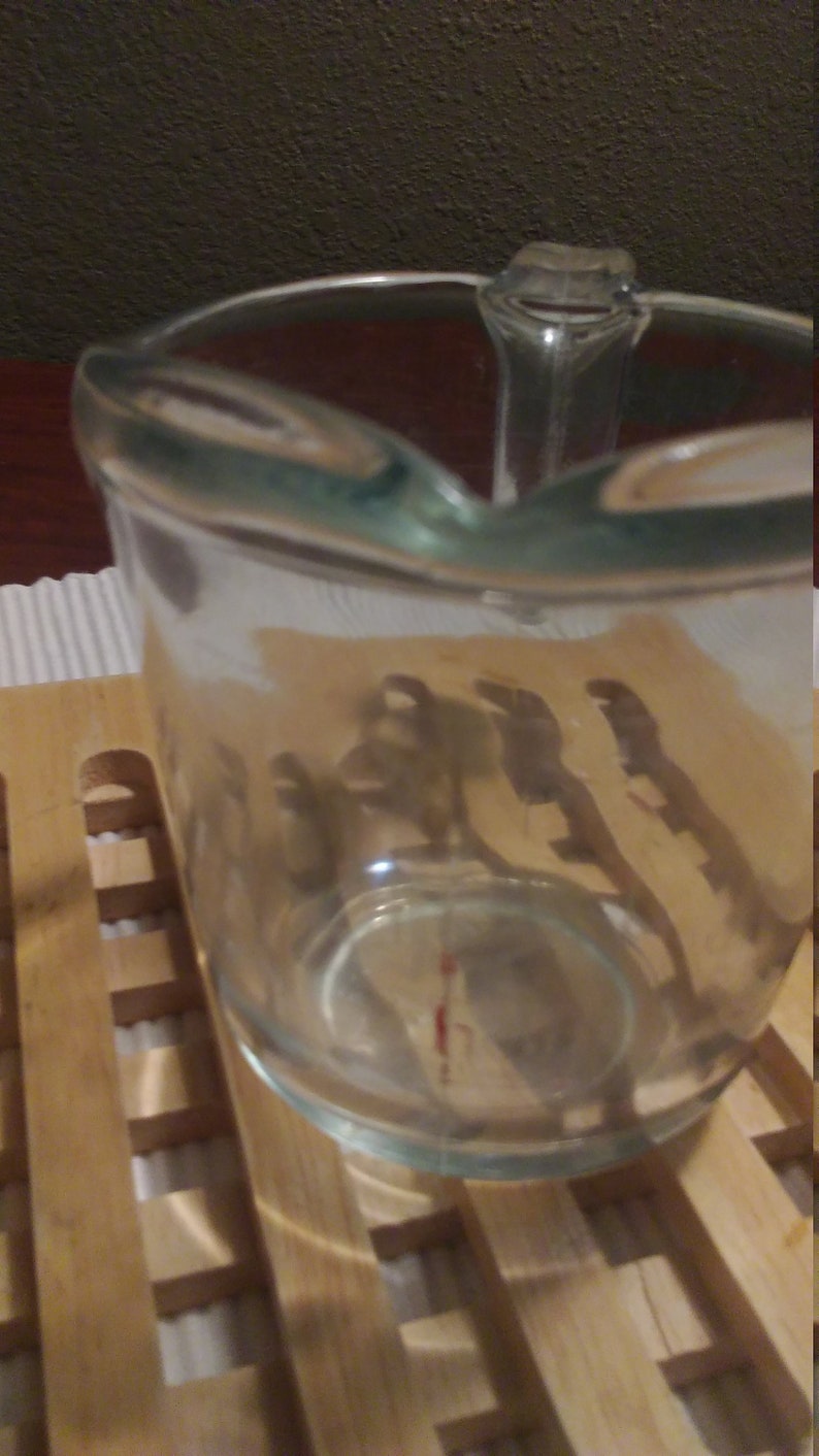 vintage Anchor Hocking measuring cup.