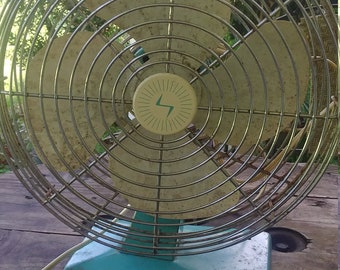 Ventilador de mesa vintage Superior, color turquesa, mucha pátina. El ventilador funciona.