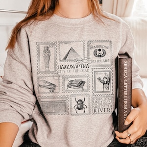 Felpa con collezione di francobolli Mummy * Città dei morti Egitto Rick Evie Saluti da Hamunaptra Cartolina 1999 Libro Fandom Merch Regalo libresco