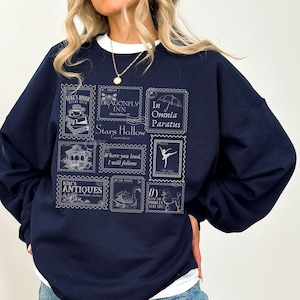Moletom Stars Hollow Stamp Collection * Luke's Diner Dragonfly Inn Rory em Omnia Paratus Cartão postal Amante de livros Fandom Merch Bookish Gift
