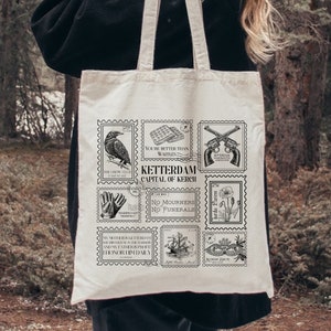 Borsa in tela della collezione di francobolli Six of Crows * Crow Club Kaz Inej Jesper Saluti da Ketterdam Cartolina Libro Fandom Merch Regalo libresco