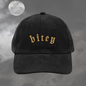 Bitey Välj Guld- eller Rödtråd Vampyr Halloween Manchesterhatt Spöklik Sommarvälsmak Monster Vampyr Varulv Älskare Bokälskare Mörk Romantik Skurk