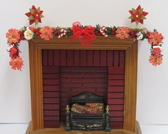 Dolls House Christmas Garland with Little Xmas Embellishments and Red Flowers 1:12 Scale Miniature Fireplace Decoration