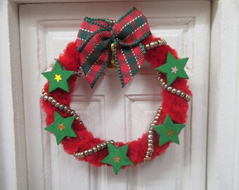 Dolls House Christmas Wreath Beaded Garland and Green Stars with a Tartan Bow 1:12 Scale Miniature Door Xmas Decoration