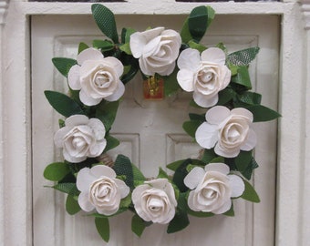 Décoration de porte miniature pour maison de poupée, roses blanches, échelle 1:12