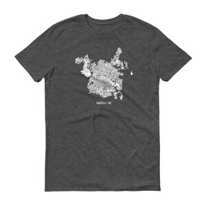 Camiseta de Raleigh, Raleigh NC, Raleigh camiseta, regalo de Raleigh, Raleigh Tee, Raleigh, mapa de estado de Carolina del norte, Carolina del norte, Raleigh arte
