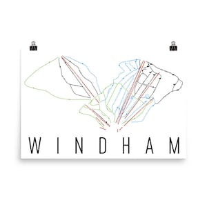 Könnte beinhalten: Eine Schwarzweiß-Skipistenkarte des Windham Mountain mit grünen, blauen und roten Pisten. Die Karte zeigt die Namen der Pisten und Lifte.
