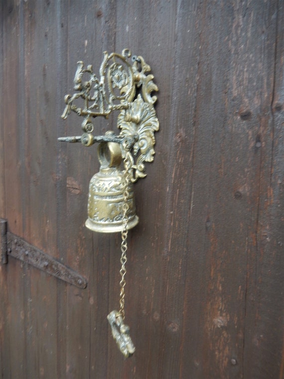 Vintage Entrance Brass Hanging Door Bell Ornate Hand Bell Pull Lion Symbolism Pub Bell Country Cottage Bell Ringing Bell Ringer