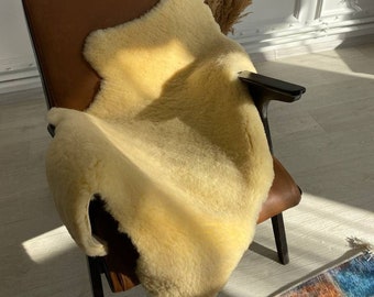 Natural big rug made of white sheepskin, Warm soft rug, Exclusive rug, Yeti Sheepskin Rug, Genuine leather, Fluffy cape Sheep, Warm decor