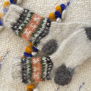 Warmth in Every Stitch: Hand-Knitted Pure Sheep Wool Socks - 100% Natural and Therapeutic, Unisex Winter Socks in All Sizes, Ideal Gift