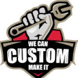 Pode incluir: Um logotipo preto e branco com uma mão segurando uma chave inglesa. O texto "WE CAN CUSTOM MAKE IT" está abaixo da imagem.