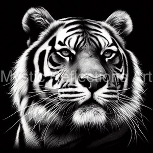 以下が含まれることがあります： 黒と白で描かれた、詳細なトラの顔のイラスト。このアートワークは、トラの毛皮、ひげ、顔の特徴を強調する複雑な線画が特徴です。「Mystic Reflections Art」というテキストが左下に表示されています。