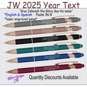 JW 2025 ans texte stylets - Psaume 96:8 - anglais/espagnol - ministère jw - jw baptême pionnier ancien cadeau - jw meilleure vie de tous les temps - jw cadeaux