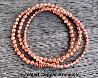 Pulseras de cobre auténtico sin tratar, con cuentas facetadas. Ayudan al flujo de energía, a la conexión a tierra y a la alineación del cuerpo físico y emocional. Elija cuentas de 3, 4 o 5 mm.