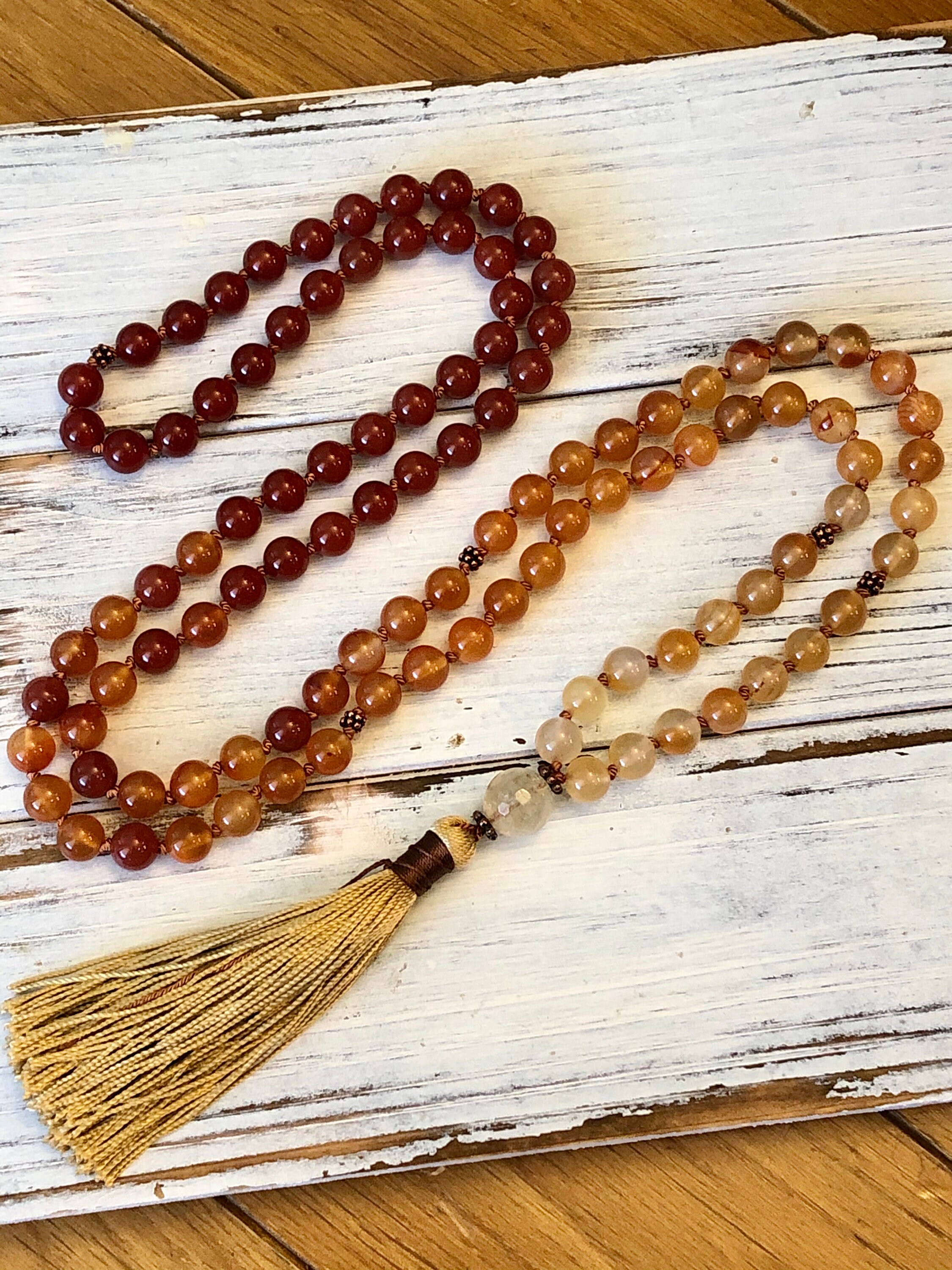 Mala Verde A 3 Strati In Pietre Per Divinità Domestiche - Gioiello Per Altare E Decorazione Sacra - Vrindavan Bazaar (Colore Casuale)
