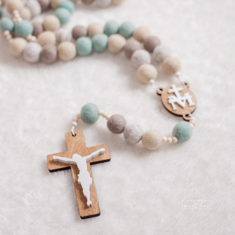 QUEEN OF IRELAND Wall Rosary Catholic Rosary Felt Ball Rosary Wall Rosary Baptism Gift Catholic Gift First Communion Rosary image 2