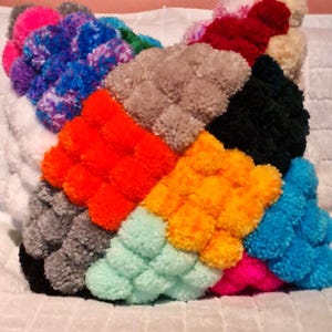 Cojín reversible Pom Pom, estampado de rombos, único