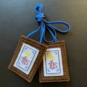 Boy’s brown scapular