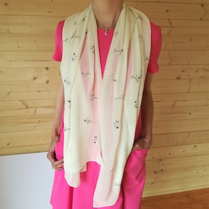 Elegancki haftowany szal z szyfonu, lekki, letni dodatek ślubny z kolorowym kwiatowym wzorem
